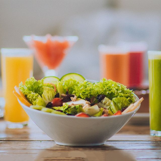 Sabemos que lo healthy es lo tuyo por eso nuestra ensalada Swiss Haus 🥗 es p...