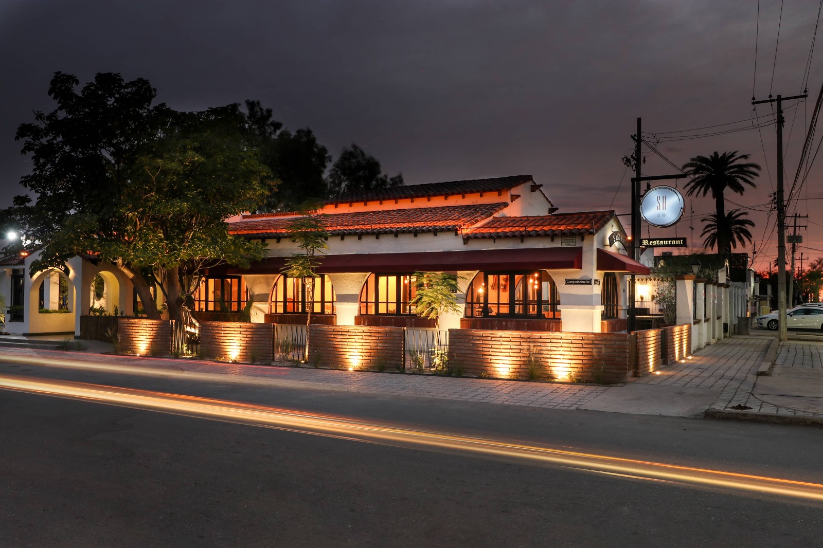 swisshaus al atardecer