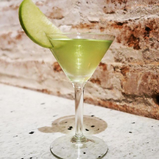 El neoyorquino más platicador: Adam's Apple Martini mejor conocido como Appl...